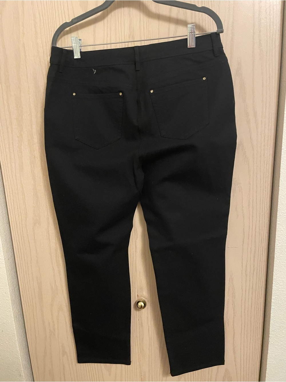 Chico's Black Cropped Ankle Pants with Gold Zippers Size 1.5 Medium 10 - Picture 2 of 7